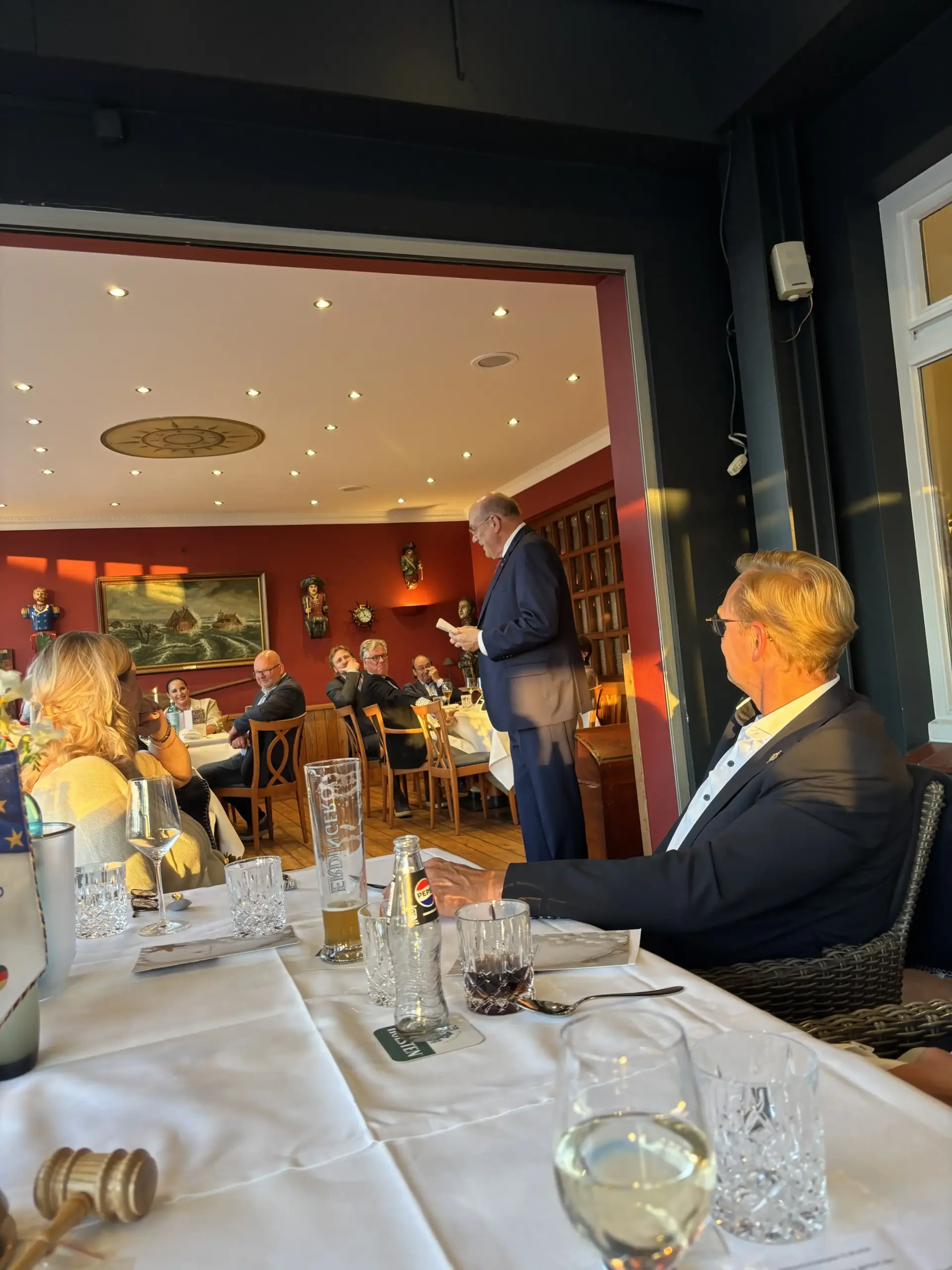 Amtsübergabe beim Lions Club Lübecker Bucht – Bernd übernimmt das Ruder
