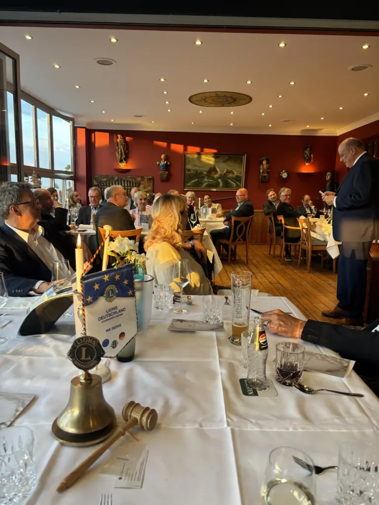 Amtsübergabe beim Lions Club Lübecker Bucht – Bernd übernimmt das Ruder